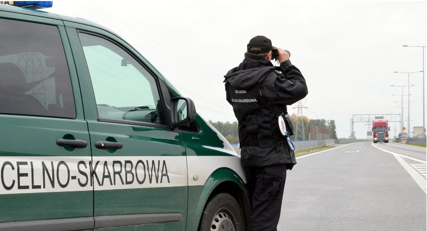 Trwa nabór do służby w podlaskiej Służbie Celno-Skarbowej 