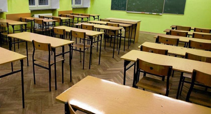 Uczniowie nie wrócą do szkół przed wakacjami
