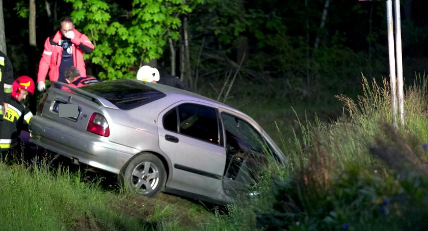 Wypadek niedaleko Szumowa. 3 osoby przewiezione do szpitala [foto]