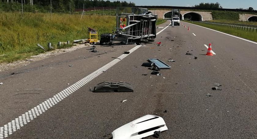 Chwila nieuwagi przyczyną groźnie wyglądającej kolizji na „ósemce