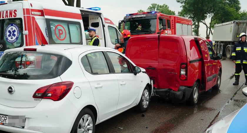 Cztery samochody zderzyły się na DK63. Trzy osoby trafiły do szpitala [foto] AKTUALIZACJA