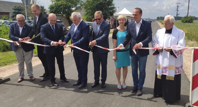 Wiceminister Weber na otwarciu wyremontowanej drogi w gm. Rutki [foto]