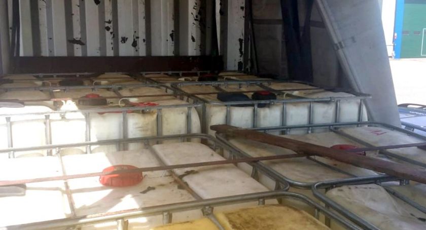 Zatrzymali 18 ton oleju smarowego niezgłoszonego w SENT