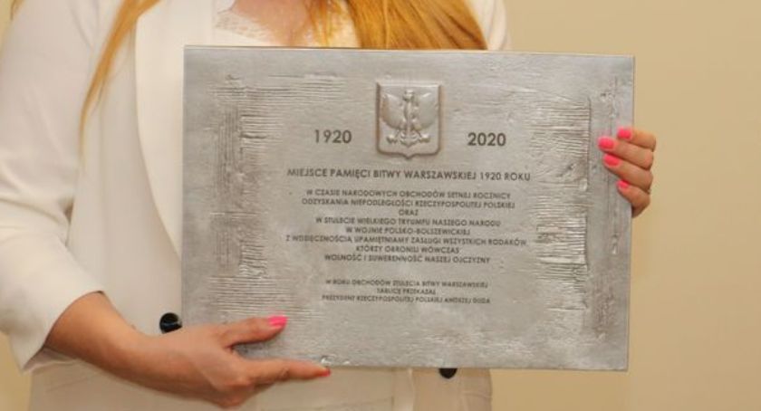 Wykład i przekazanie tablicy pamiątkowej w RIH [foto]
