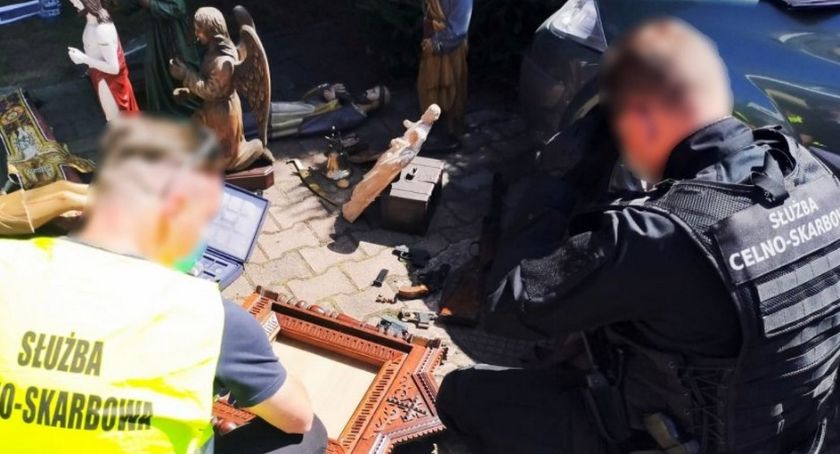 Zabytkowe przedmioty odzyskane przez KAS i policję [foto]
