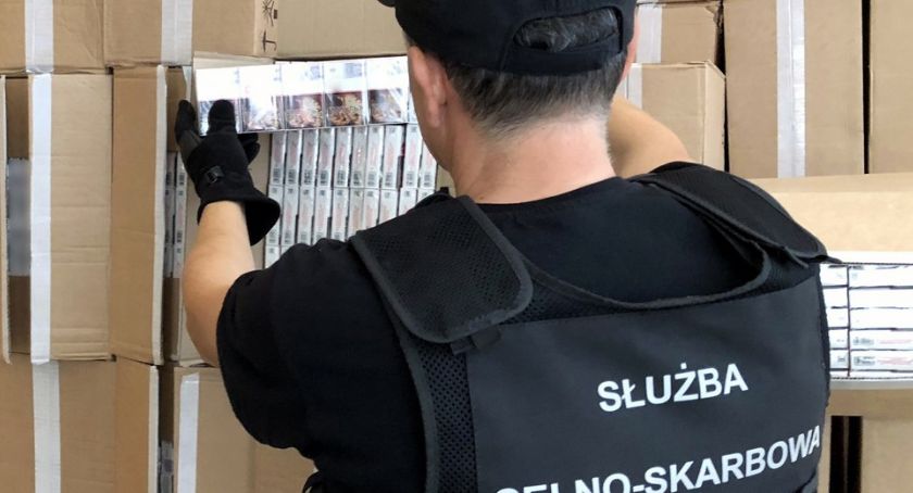 Nielegalne papierosy w wywrotce. Kierowca próbował uciekać przed funkcjonariuszami KAS