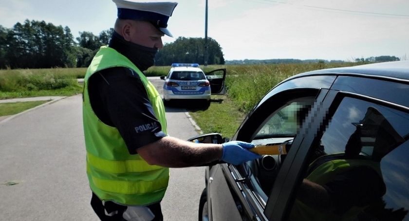 Kolejni nietrzeźwi kierowcy zatrzymani. Rekordzista miał ponad 1,5 promila