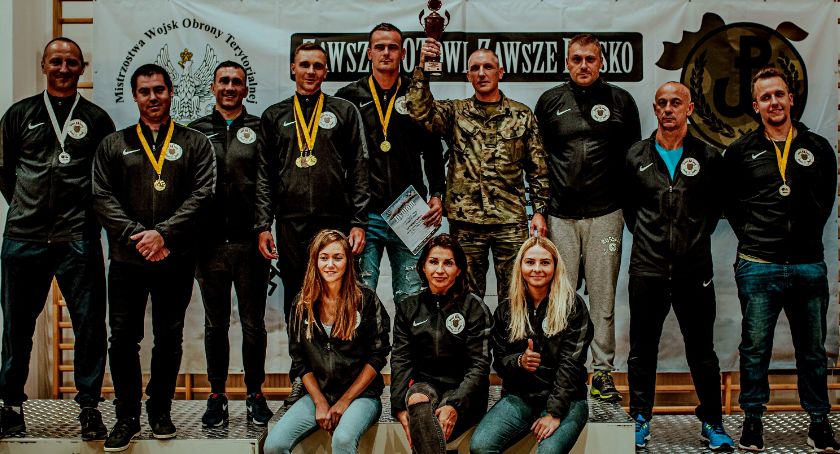 Podlascy Terytorialsi na podium zawodów pływackich WOT