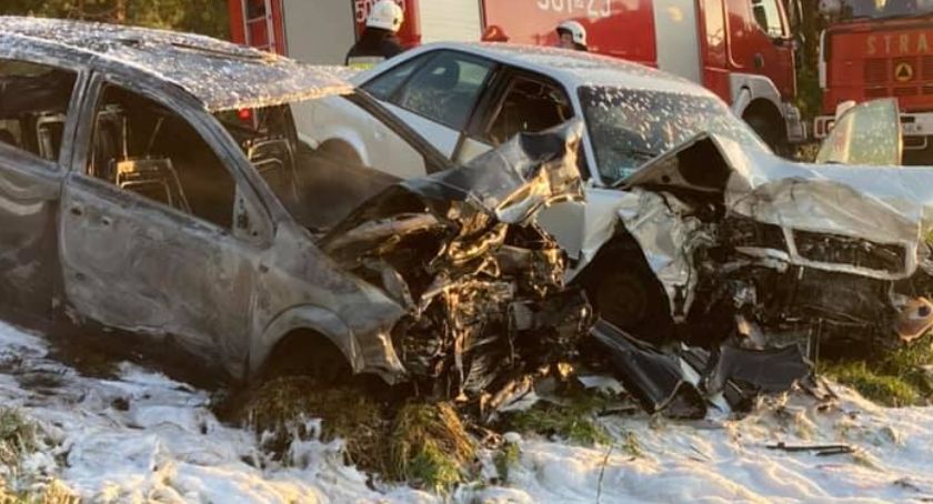 Zderzenie osobówek. 4 osoby w szpitalu [aktualizacja]