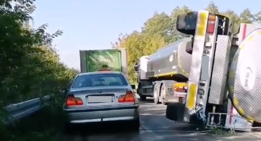 Cysterna na boku. Zawinił zły stan drogi?