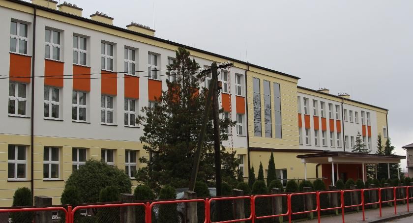 SP4 w Zambrowie i SP w Wiśniewie przechodzą na zdalne nauczanie