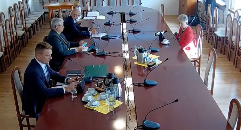 Miejscy radni obradowali dzisiaj zdalnie [video]