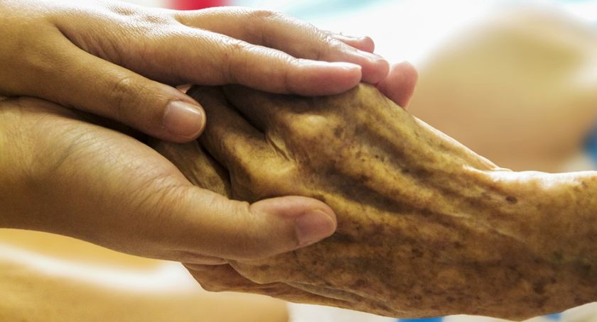 Seniorze, potrzebujesz pomocy? Zadzwoń!