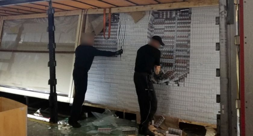 KAS: warte ponad 4,5 mln zł papierosy za taflami szkła [foto+video]