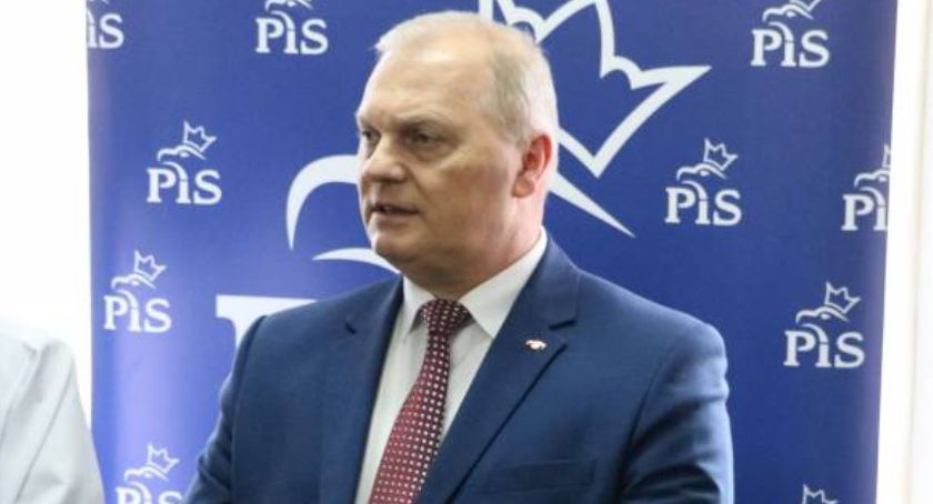 Poseł Kołakowski jednak odchodzi z PiS