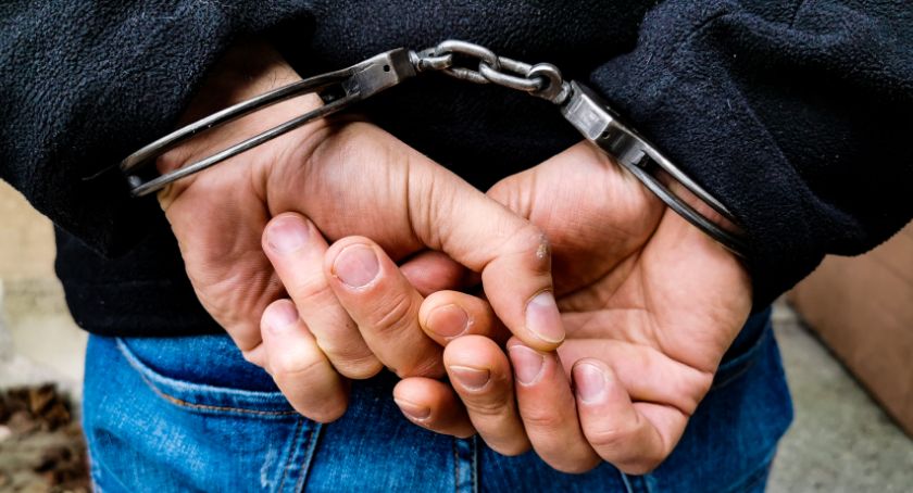 35-latek zatrzymany za posiadanie i udzielanie narkotyków