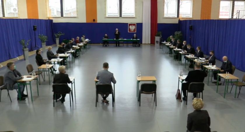 Trwa XIII sesja Rady Powiatu Zambrowskiego NA ŻYWO [transmisja]