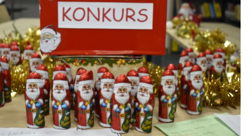 Mini Quiz Mikołajkowy oraz Psotny Mikołaj. Wyniki grudniowych zabaw mikołajkowych dla dzieci w zambrowskiej bibliotece