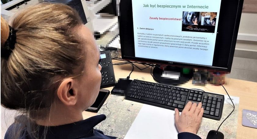 Policjanci również prowadzą lekcje online 