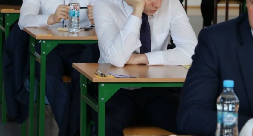 Matura 2021 bez obowiązkowego egzaminu ustnego i egzaminu z przedmiotu dodatkowego na poziomie rozszerzonym