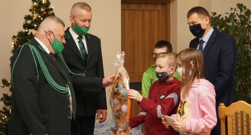 Myśliwskie paczki kolejny raz trafiły do podopiecznych zambrowskiego domu dziecka [foto]