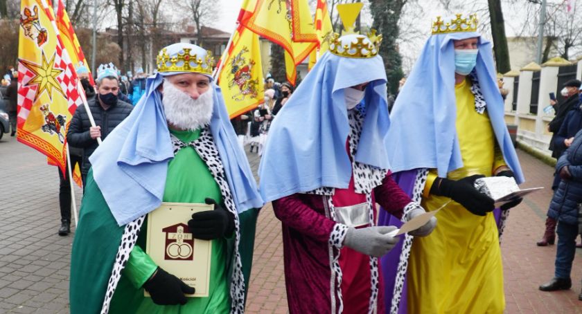 Orszak Trzech Króli po raz pierwszy przemaszerował w Zambrowie [foto+video]