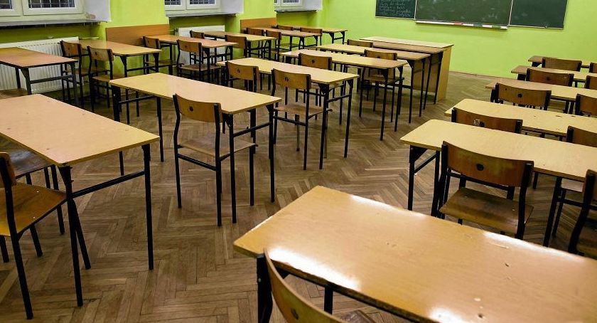 Szef MEN: nie ogłaszamy ostatecznej decyzji o powrocie dzieci do szkół...