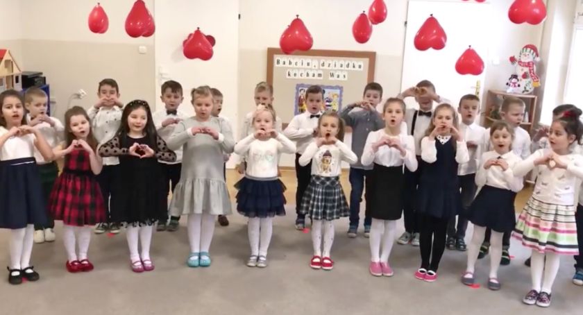 Przedszkolaki z Akademii Malucha wystąpiły dla Babć i Dziadków [video]