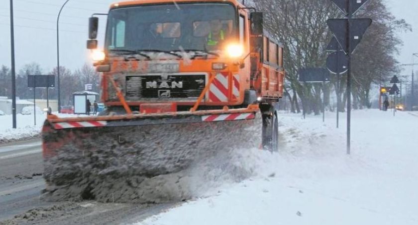 Atak zimy na Podlasiu. Nieprzejezdne drogi, połamane drzewa i tysiące osób bez prądu
