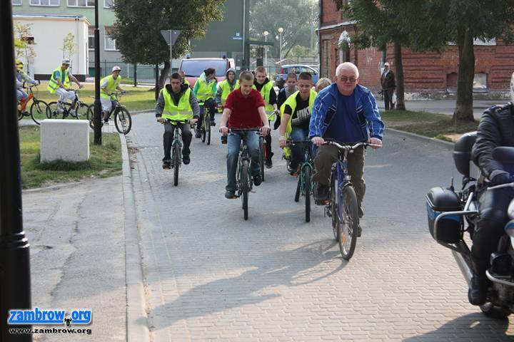Rowery, ognisko, kiełbaski i sprzątanie lasu