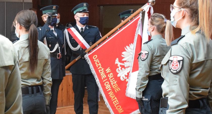 20 nowych funkcjonariuszy przyjętych przez podlaską KAS