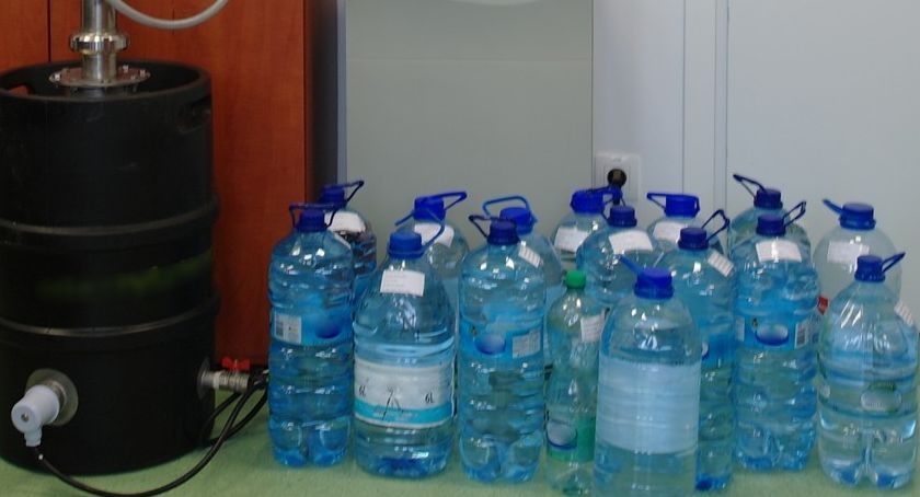 Nielegalny alkohol w przydomowej bimbrowni