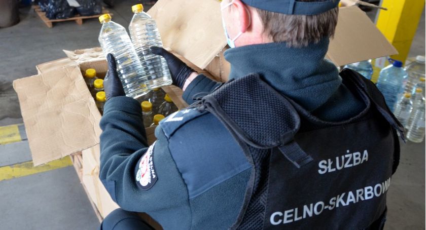 Podlaska KAS kolejny raz przekazała alkohol na walkę z pandemią