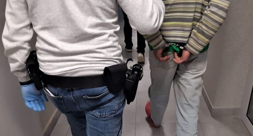 Nietrzeźwy, bez prawa jazdy i z narkotykami...