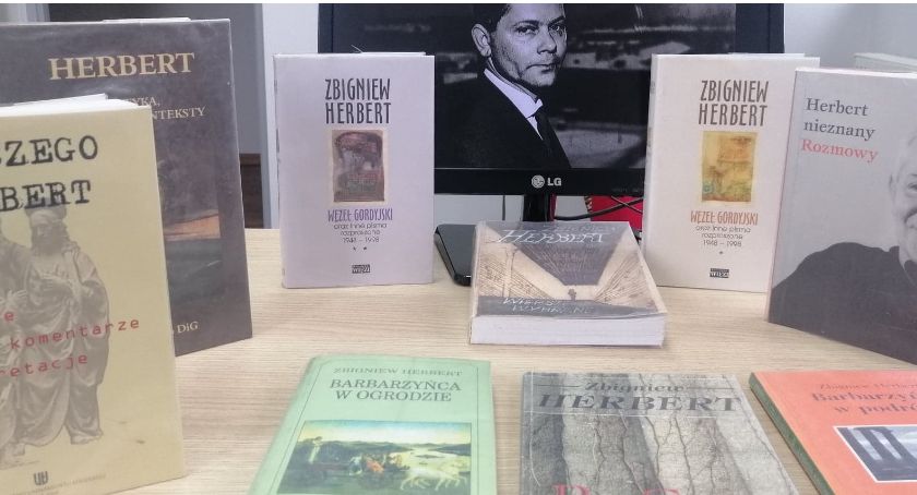 PODARUJ WIERSZ… na Walentynki. Biblioteka przyłącza się do akcji  Fundacji im. Zbigniewa Herberta