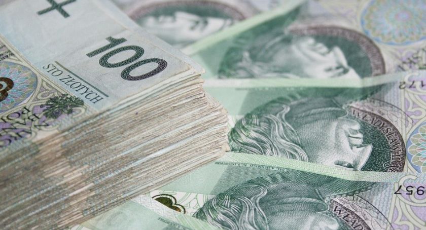ZUS: dorabiający emeryci i renciści muszą rozliczyć się z przychodów