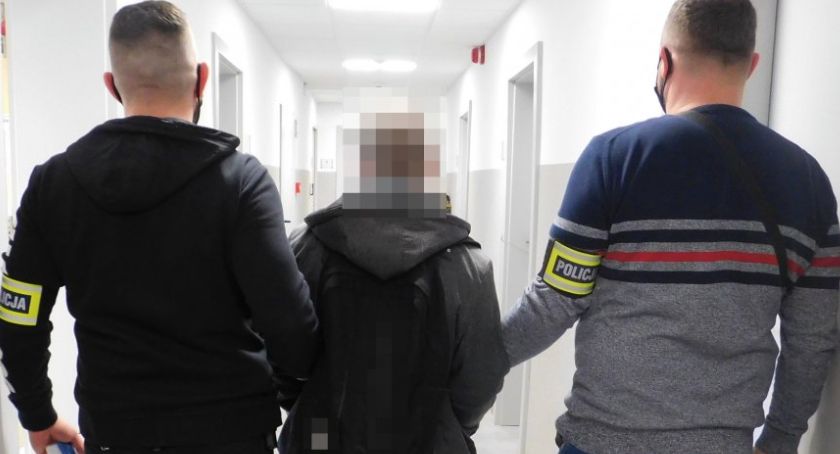 Zniszczył drzwi i wpadł z narkotykami