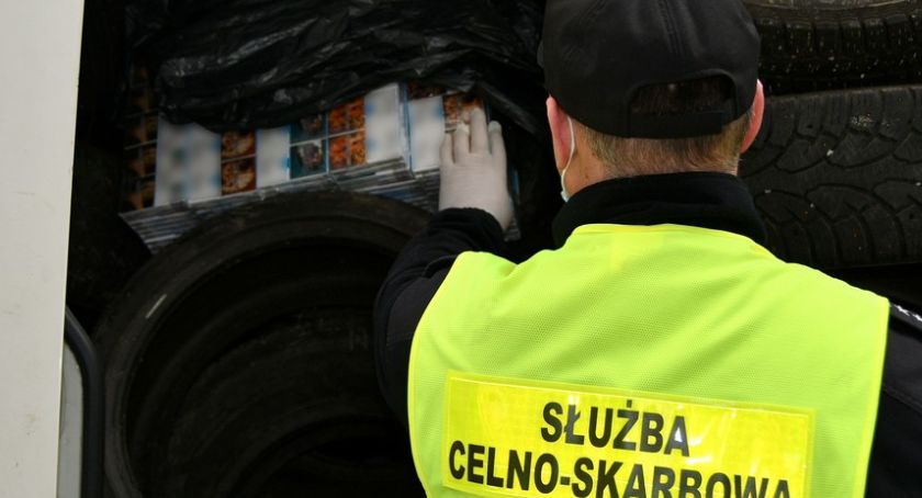 10 tys. paczek papierosów przemycanych w oponach [foto]