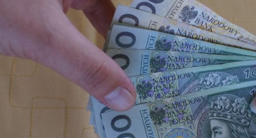 Prawie milion złotych przekazało oszustom starsze małżeństwo z Białegostoku
