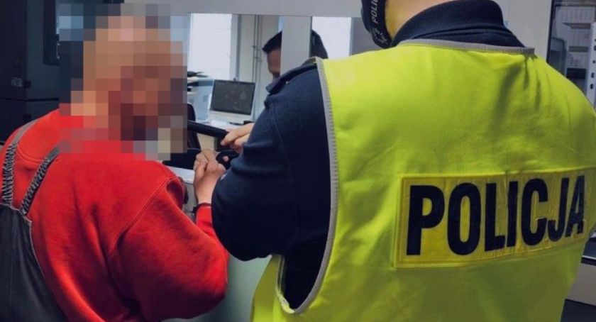 Pijany kierowca uderzył w płot i ... odjechał