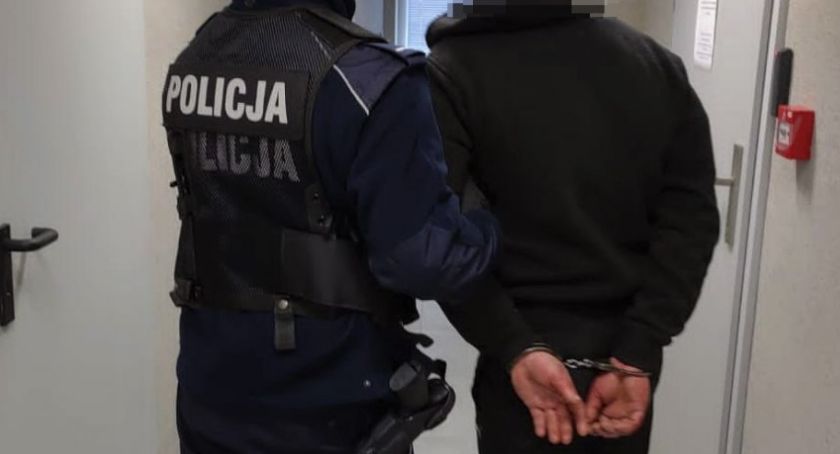 Zniszczył drzwi siekierą, zranił kobietę i groził, że ją zabije