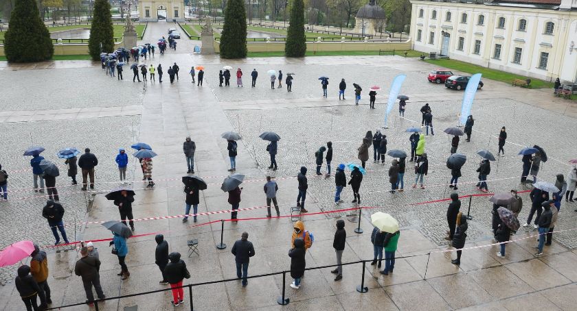 Ponad 1700 osób zaszczepiło się w majówkę w mobilnym punkcie szczepień w Białymstoku [foto]