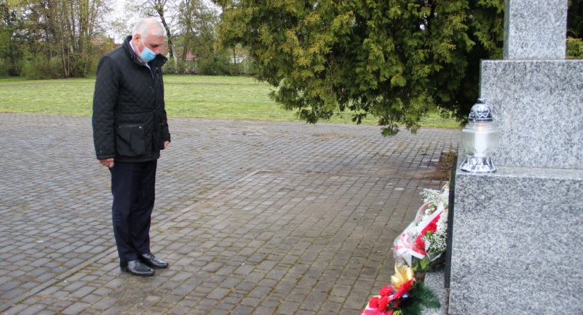 Burmistrz uczcił pamięć żołnierzy w ramach Narodowego Dnia Zwycięstwa