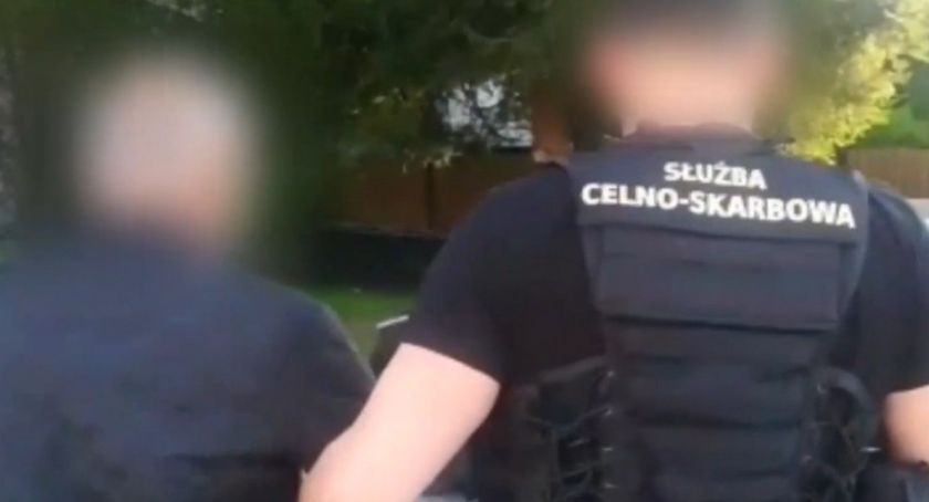 Transferowali do Azji pieniądze z przestępstw podatkowych. Służby rozbiły międzynarodowy gang [foto+video]