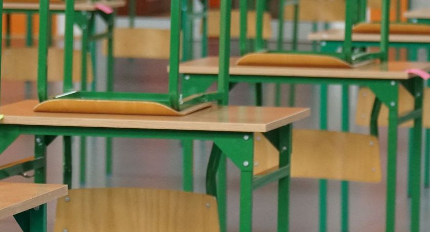 Ósmoklasiści rozpoczynają egzamin. Dziś język polski