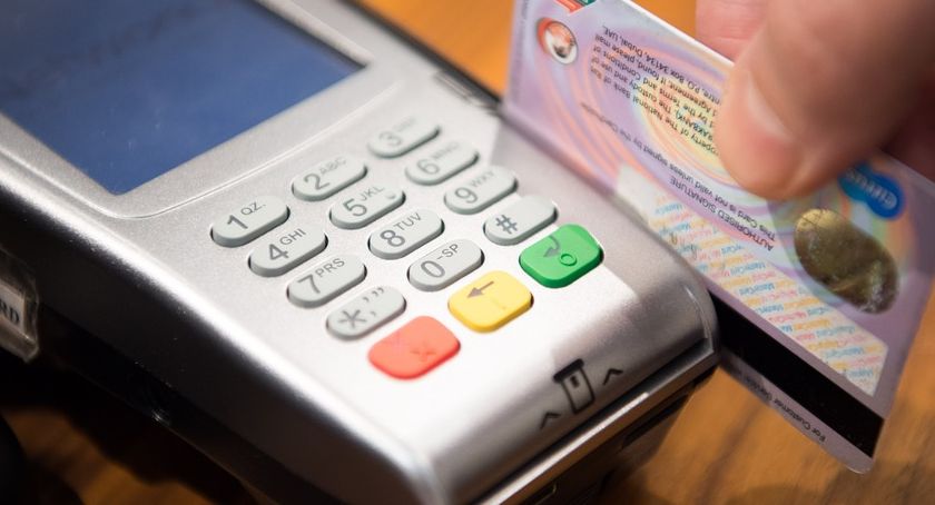Już tylko co czwarty senior nie ma konta bankowego 