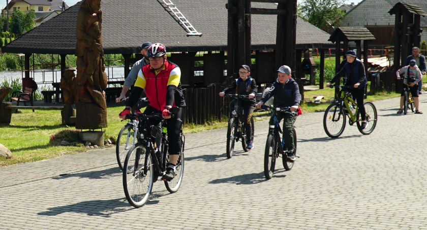 Rowerzyści zwiedzili północno-zachodnią część gminy Kołaki Kościelne [FOTO]