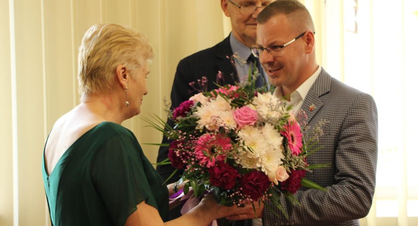 Przedstawiciele starostwa pożegnali Skarbnik Powiatu Zambrowskiego Dorotę Polakowską [FOTO]