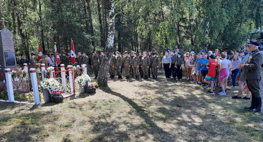 Harcerze upamiętnili 77. rocznicę bitwy w Czerwonym Borze [FOTO]