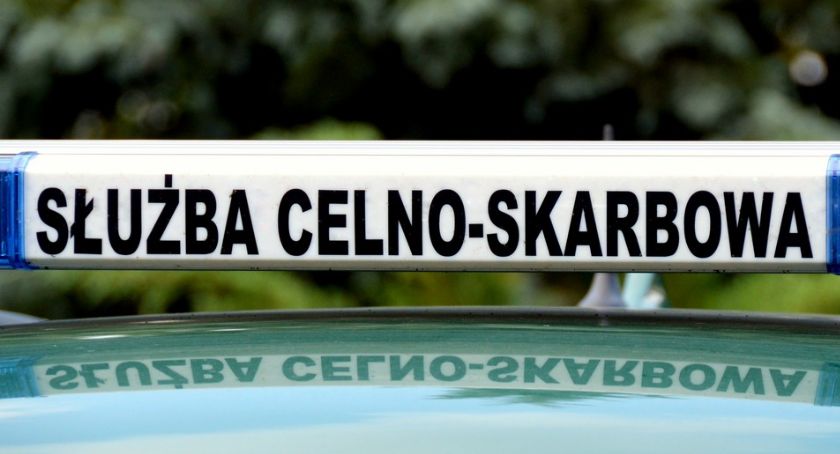 Wystawili lewe faktury na co najmniej 105 mln zł